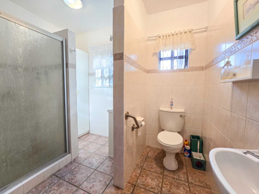 5 Bedroom Property for Sale in Stilbaai Wes Western Cape